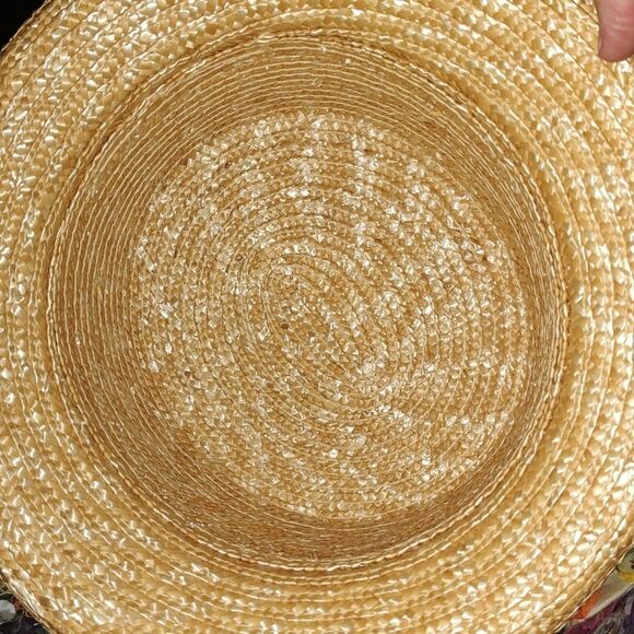 Stunning straw hat with khaki color trim and band - Picture 5 of 5
